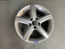 Laden Sie das Bild in den Galerie-Viewer, 1x Alufelge 15 Zoll 6.0&quot; 5x100 40ET 6R0071495B VW Polo 6r Rim Wheel