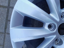 Load image into Gallery viewer, 1x Alufelge 16 Zoll 6.5&quot; 5x112 44ET SC0601025T Vw Rim Wheel