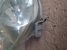 Laden Sie das Bild in den Galerie-Viewer, Frontscheinwerfer Toyota Corolla Verso Rechts Scheinwerfer Headlight SCH8126524057yr