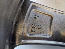 Laden Sie das Bild in den Galerie-Viewer, 1x Alufelge 17 Zoll 7.0&quot; 5x110 0P097 Opel Corsa Astra J Meriva Rim Wheel