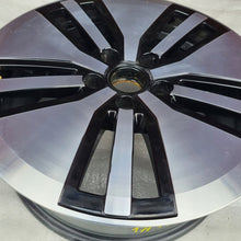 Laden Sie das Bild in den Galerie-Viewer, 1x Alufelge 17 Zoll 7.0" 5x112 40ET Glanz Schwarz 3C0601025AM VW Passat B8 FEL5174894405ix