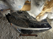Laden Sie das Bild in den Galerie-Viewer, Frontscheinwerfer Audi Q3 83A941034 Full LED Rechts Scheinwerfer Headlight SCH1693820190wr