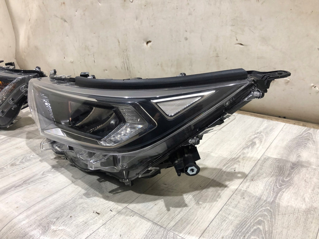 Frontscheinwerfer Toyota V Ein Stück (Rechts oder Links) Scheinwerfer Headlight SCH4158218148vg