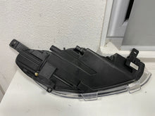 Laden Sie das Bild in den Galerie-Viewer, Frontscheinwerfer Ford Fiesta I H1BB-13W030-AE Ein Stück (Rechts oder Links) SCH4983736780pb