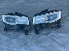 Laden Sie das Bild in den Galerie-Viewer, Frontscheinwerfer Jeep Grand Cherokee Wk2 T77621B Ein Satz Headlight SCH1500711704co