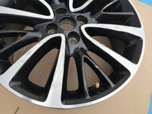 Laden Sie das Bild in den Galerie-Viewer, 1x Alufelge 17 Zoll 7.0" 4x100 44ET AA3P13402972 Opel Corsa E Rim Wheel FEL6072083961op
