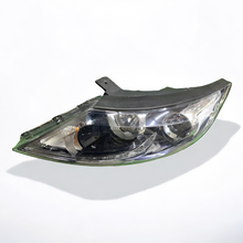 Laden Sie das Bild in den Galerie-Viewer, Frontscheinwerfer Kia Sportage 921013U290 Xenon Links Scheinwerfer Headlight