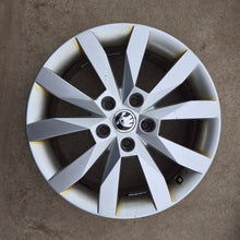 Load image into Gallery viewer, 1x Alufelge 17 Zoll 6.0" 5x112 48ET Glanz Silber 5E0601025N Skoda Octavia Iii FEL1235832344ju