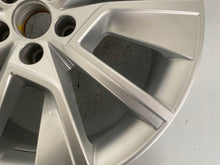 Load image into Gallery viewer, 1x Alufelge 17 Zoll 6.5" 5x100 40ET Glanz Silber 658601025C Skoda Kamiq FEL5252124872mk