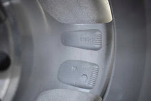 Laden Sie das Bild in den Galerie-Viewer, 1x Alufelge 15 Zoll 6.5&quot; 4x108 20ET Glanz Silber Peugeot 2008 Rim Wheel