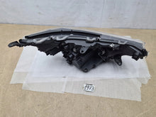 Laden Sie das Bild in den Galerie-Viewer, Frontscheinwerfer Toyota Rav V 4 2311140261 Full LED Links Headlight SCH7441837583pw
