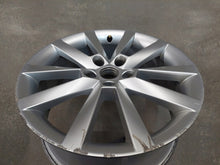 Laden Sie das Bild in den Galerie-Viewer, 1x Alufelge 18 Zoll 7.5" 5x112 51ET Glanz Silber 5E0601025Q Skoda Octavia Iii FEL8783145073td