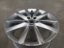 Laden Sie das Bild in den Galerie-Viewer, 1x Alufelge 18 Zoll 7.5" 5x112 51ET Glanz Silber 5E0601025Q Skoda Octavia Iii FEL8783145073td
