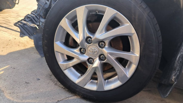 4x Alufelge 16 Zoll 7.0" 5x114.3 40ET Glanz Silber Toyota Auris 4 Rim Wheel FEL2226537542kt