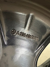 Load image into Gallery viewer, 1x Alufelge 17 Zoll 7.0&quot; 5x112 44 5ET Glanz Schwarz A2064017100 Mercedes-Benz