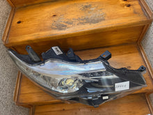 Laden Sie das Bild in den Galerie-Viewer, Frontscheinwerfer Toyota Auris 81110-02E40 Xenon Rechts Scheinwerfer Headlight