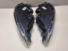 Laden Sie das Bild in den Galerie-Viewer, Frontscheinwerfer VW Polo 2G1941006 2G1941005 Ein Satz Scheinwerfer Headlight