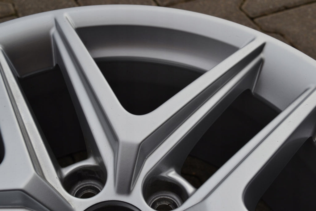 1x Alufelge 17 Zoll 7.5" 5x112 29ET Glanz Silber 8W9601025 Audi Rim Wheel FEL8546610410ke