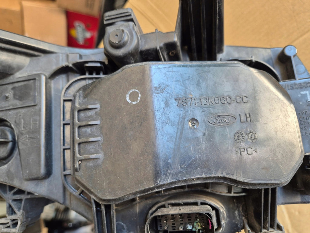 Frontscheinwerfer Ford Mondeo Links Scheinwerfer Headlight SCH1138534833dq