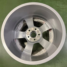 Load image into Gallery viewer, 1x Alufelge 18 Zoll 8.0" 5x112 39ET Glanz Silber 4K0601025D Audi Rim Wheel FEL1113423074ue