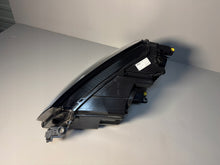 Laden Sie das Bild in den Galerie-Viewer, Frontscheinwerfer Skoda Karoq 57B941016A 57B9411015A LED Rechts oder Links SCH2774280144kv
