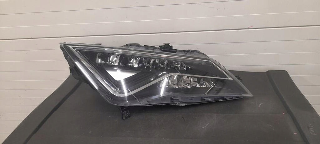 Frontscheinwerfer Seat Leon 90100840 Rechts Scheinwerfer Headlight