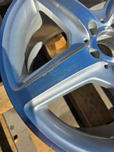 Load image into Gallery viewer, 1x Alufelge 18 Zoll 9.5" 5x112 48ET Glanz Silber A2184011502 Mercedes-Benz FEL6407071105qj