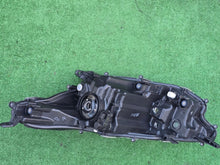 Laden Sie das Bild in den Galerie-Viewer, Frontscheinwerfer Toyota IV Yaris Rechts Scheinwerfer Headlight SCH9893982898ia