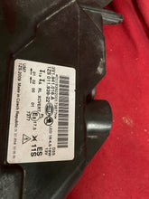 Laden Sie das Bild in den Galerie-Viewer, Frontscheinwerfer Skoda Superb III 3V1941016A 3V1941015A Xenon Rechts oder Links