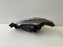 Laden Sie das Bild in den Galerie-Viewer, Frontscheinwerfer Mazda II DB5J-51030 Rechts Scheinwerfer Headlight