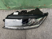 Laden Sie das Bild in den Galerie-Viewer, Frontscheinwerfer Skoda Fabia III 6V1941015F Links Scheinwerfer Headlight SCH4435369390vl