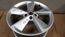 Laden Sie das Bild in den Galerie-Viewer, 1x Alufelge 18 Zoll 7.5" 5x112 51ET Silber 5E0601025AC Skoda Octavia Iii FEL7134350720rp