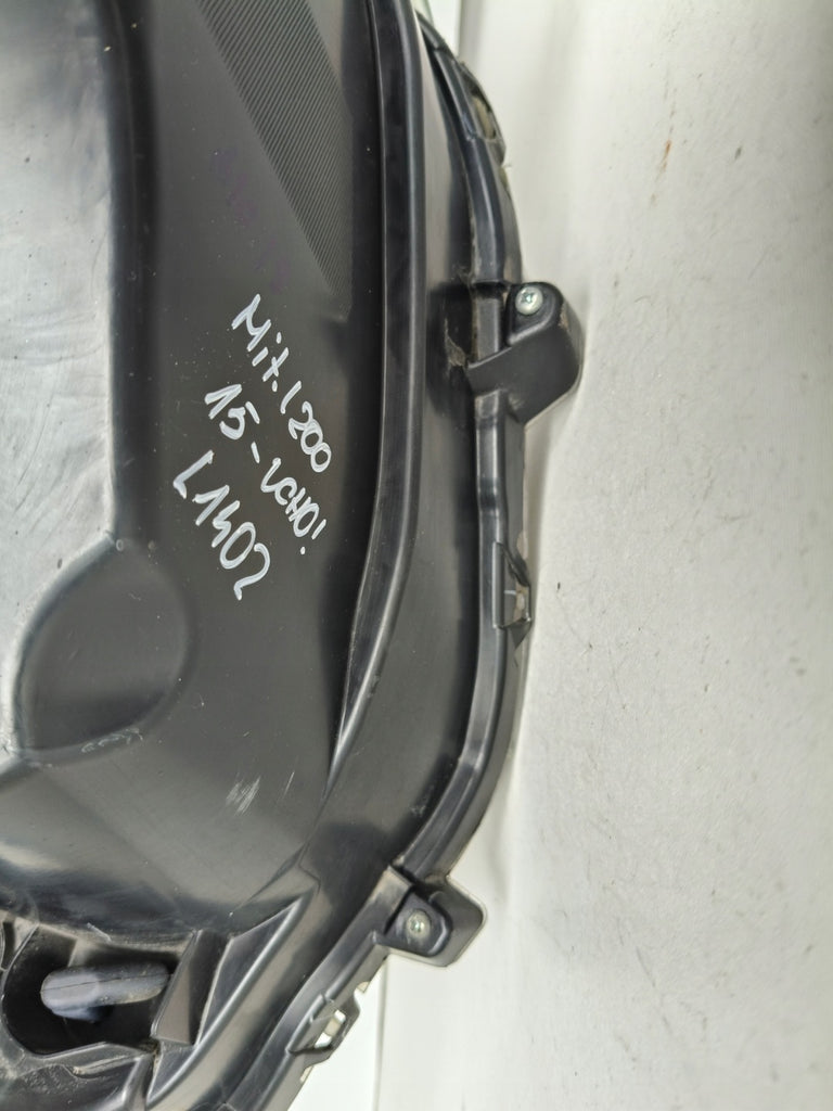 Frontscheinwerfer Mitsubishi L200 15-TAA 8301D154 Rechts Scheinwerfer Headlight SCH4654938407hp