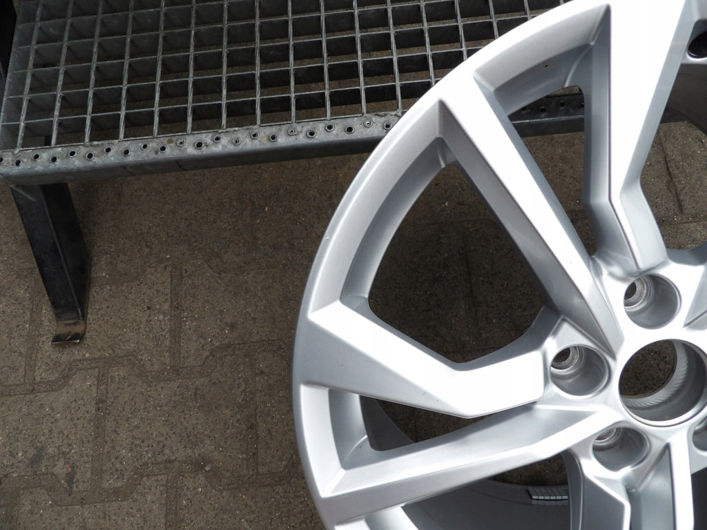 1x Alufelge 18 Zoll 8.5" 5x112 50ET Glanz 8S0601025AN Audi Tt Rim Wheel FEL9004812059dq
