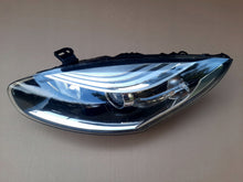 Laden Sie das Bild in den Galerie-Viewer, Frontscheinwerfer Renault Megane III 260605817R Ein Stück (Rechts oder Links) SCH2454813107vo