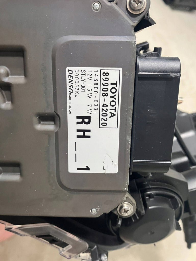 Frontscheinwerfer Toyota V 8990842020 LED Rechts Scheinwerfer Headlight SCH8176881147vb