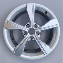 Laden Sie das Bild in den Galerie-Viewer, 1x Alufelge 17 Zoll 7.5&quot; 5x112 38ET Glanz Silber 8W0601025 Audi B9 Rim Wheel