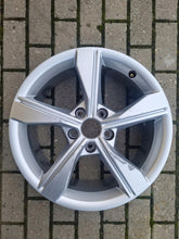 Load image into Gallery viewer, 1x Alufelge 17 Zoll 7.5" 5x112 38ET Glanz Silber 8W0601025 Audi B9 Rim Wheel FEL4581604049zp