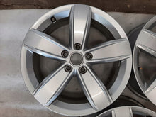 Laden Sie das Bild in den Galerie-Viewer, 4x Alufelge 17 Zoll 6.5" 5x112 38ET Glanz Silber 5NA071497 VW Passat Tiguan FEL3746175827dc