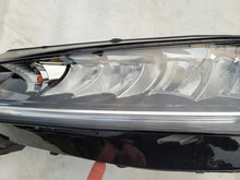 Laden Sie das Bild in den Galerie-Viewer, Frontscheinwerfer Skoda Octavia IV 5E4941015 Links Scheinwerfer Headlight SCH3702129373id