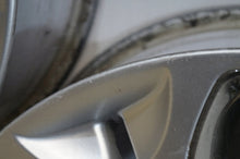 Laden Sie das Bild in den Galerie-Viewer, 1x Alufelge 17 Zoll 7.0&quot; 5x114.3 53ET 52910-A5550 Hyundai Rim Wheel