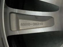 Load image into Gallery viewer, 1x Alufelge 18 Zoll 6.5&quot; 5x114.3 48ET Glanz Silber 52910-2S310 Hyundai Tucson