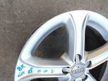 Laden Sie das Bild in den Galerie-Viewer, 1x Alufelge 17 Zoll 7.5" 5x112 45ET Glanz Silber 8K0601025BK Audi A4 B8 FEL5472316971nb