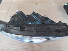 Laden Sie das Bild in den Galerie-Viewer, Frontscheinwerfer Mercedes-Benz W245 2479067001 Ein Satz Scheinwerfer Headlight SCH1456475363xv