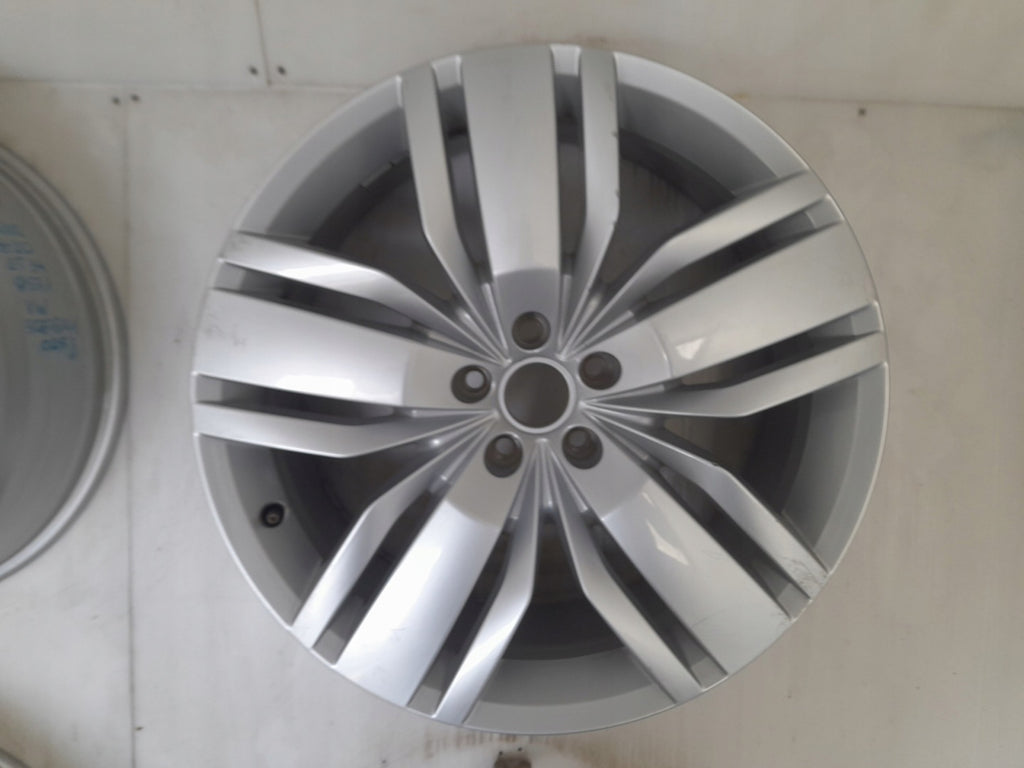 1x Alufelge 20 Zoll 8.0" 5x112 34ET Glanz Silber 3QF601025J VW I Rim Wheel FEL2847578245hj
