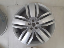Load image into Gallery viewer, 1x Alufelge 20 Zoll 8.0" 5x112 34ET Glanz Silber 3QF601025J VW I Rim Wheel FEL2847578245hj
