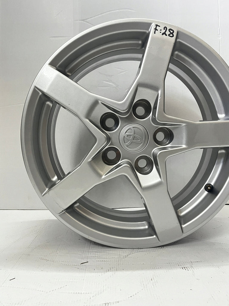 1x Alufelge 16 Zoll 6.5" 5x114.3 45ET Silber PZ474-E8670- Toyota Corolla Avensis