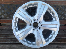 Load image into Gallery viewer, 1x Alufelge 18 Zoll 8.0" 5x112 53ET Glanz Silber A1644016302 Mercedes-Benz FEL8360394090re