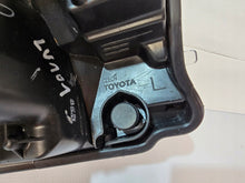 Laden Sie das Bild in den Galerie-Viewer, Frontscheinwerfer Toyota Yaris Links Scheinwerfer Headlight SCH4760667881tk