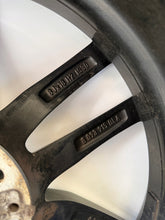 Load image into Gallery viewer, 1x Alufelge 18 Zoll 8.0" 5x112 30ET 8093405 BMW 5 G31 G30 Rim Wheel FEL4943615634sw